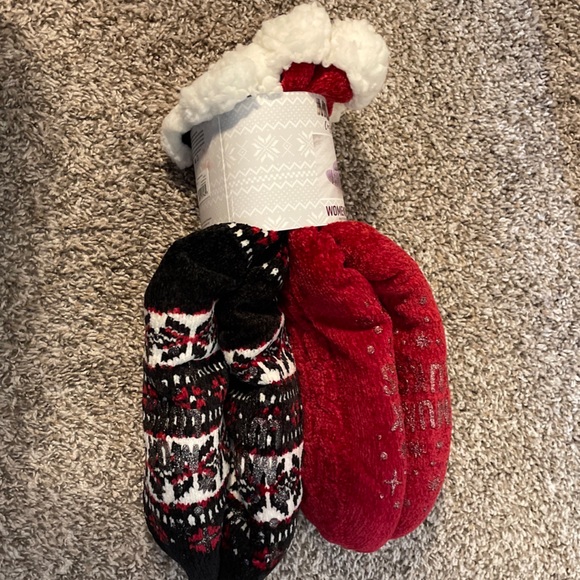 Muk Luks Womens 2pr Sherpa Cabin Socks Red Snowflake Slippers - Picture 2 of 9